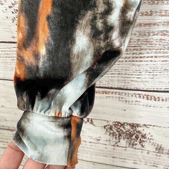 NEW with tags, Topshop Cropped Velour Sweatshirt Top, NWT, Size 4, MSRP $68 - Picture 5 of 10